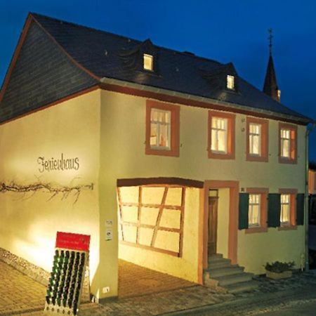 Altes Winzerhaus - Ferienhaus Burgen  Esterno foto