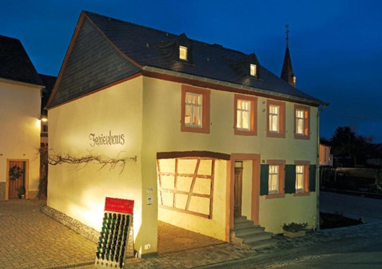 Altes Winzerhaus - Ferienhaus Burgen  Esterno foto