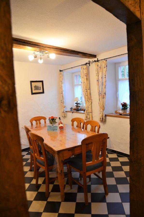 Altes Winzerhaus - Ferienhaus Burgen  Esterno foto